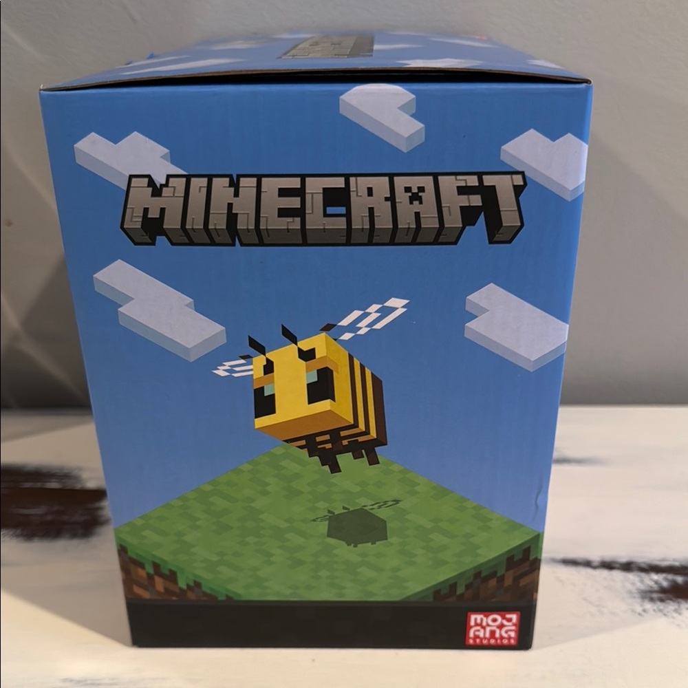 Minecraft Axolotl Light with Color Modes - Picture 4 of 5
